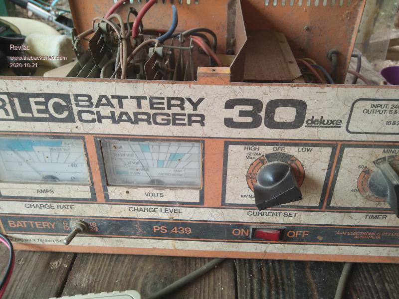 Arlec car discount battery charger